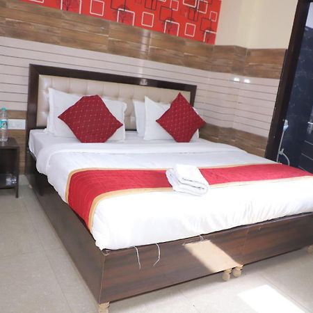 Hotel Aditya Residency Near Sector 63 Metro Station Noida Esterno foto