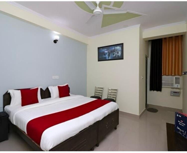 Hotel Aditya Residency Near Sector 63 Metro Station Noida Esterno foto