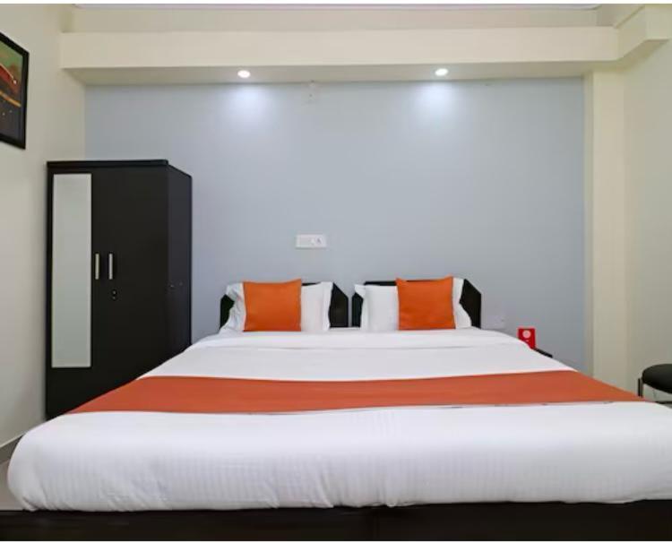 Hotel Aditya Residency Near Sector 63 Metro Station Noida Esterno foto