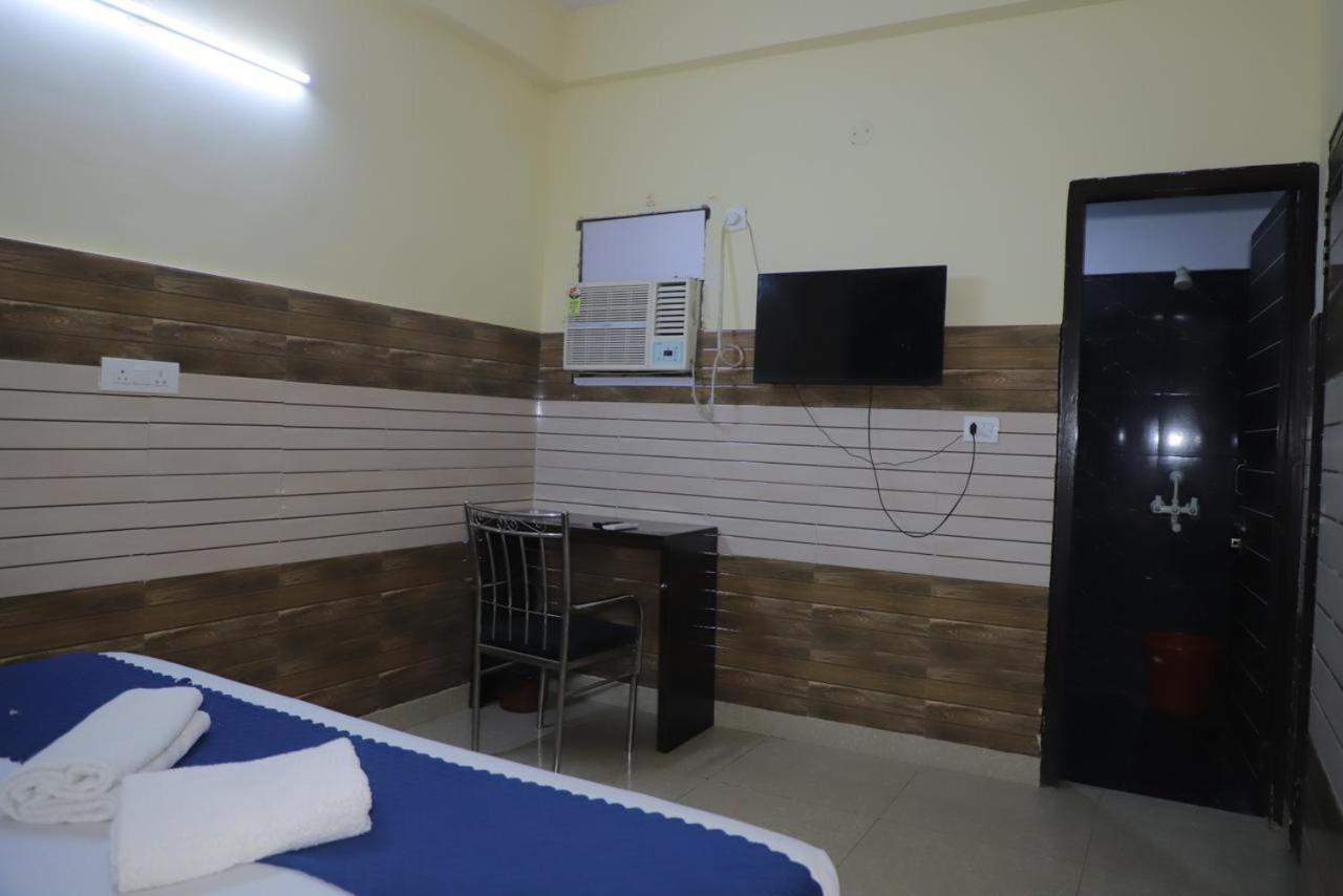 Hotel Aditya Residency Near Sector 63 Metro Station Noida Esterno foto