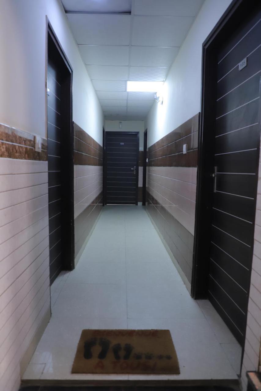 Hotel Aditya Residency Near Sector 63 Metro Station Noida Esterno foto