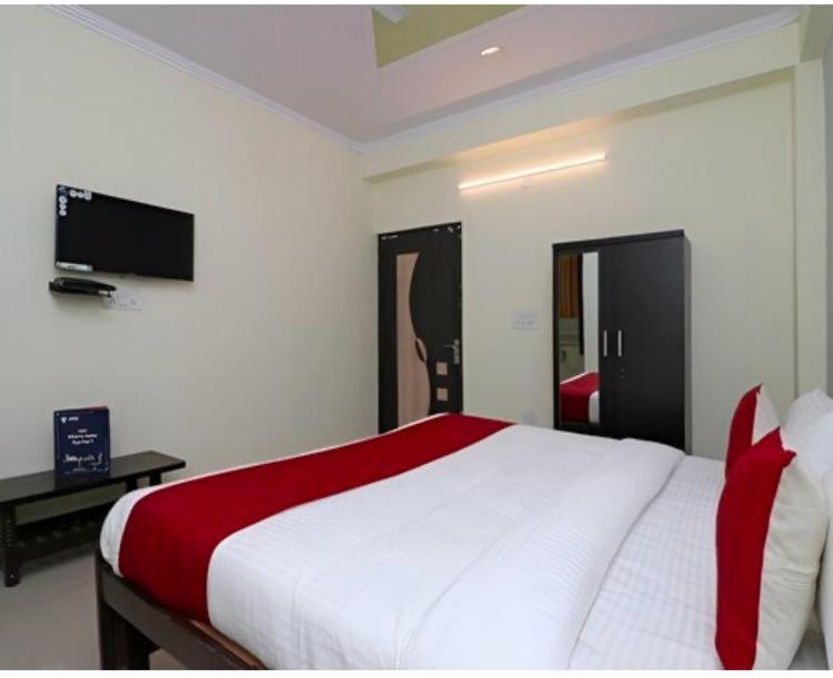 Hotel Aditya Residency Near Sector 63 Metro Station Noida Esterno foto