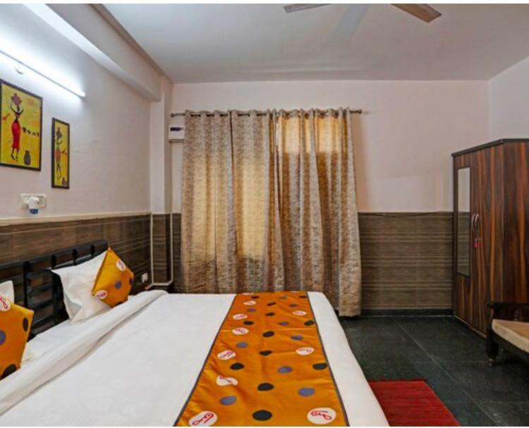 Hotel Aditya Residency Near Sector 63 Metro Station Noida Esterno foto